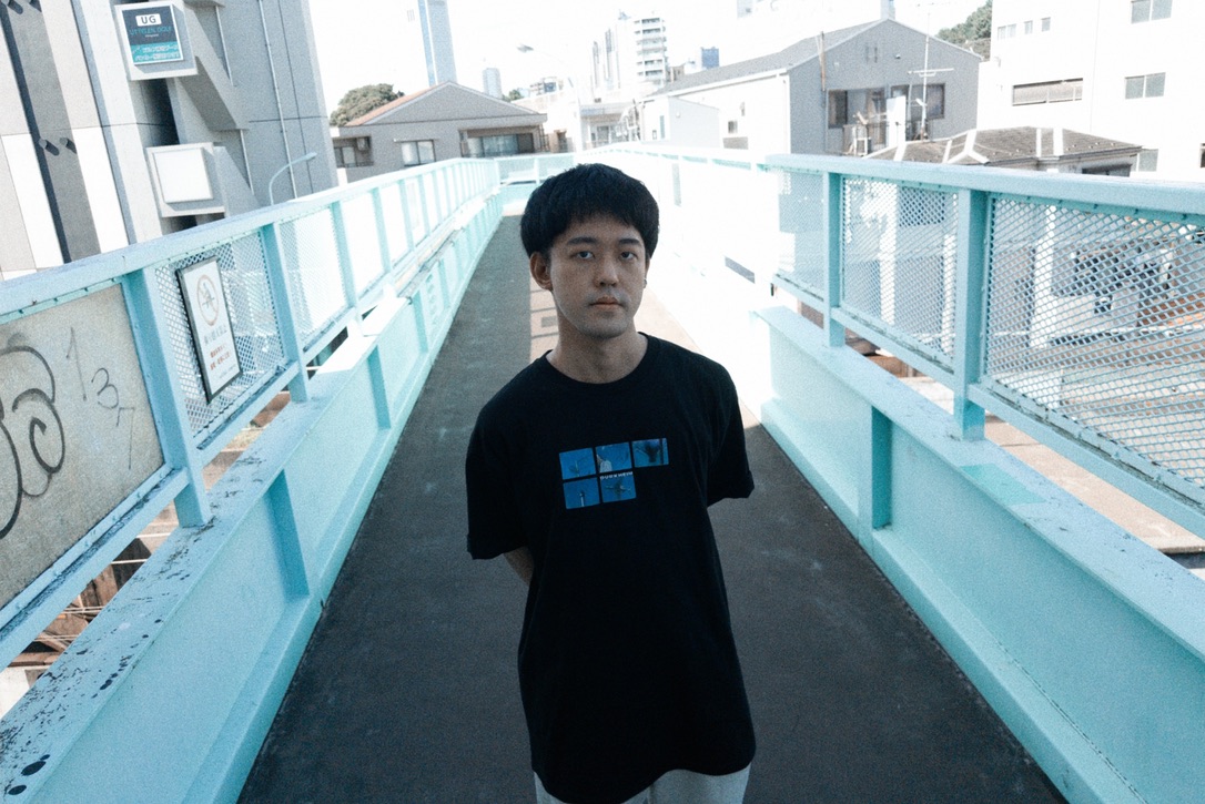 T-shirt着用写真 2 / 3